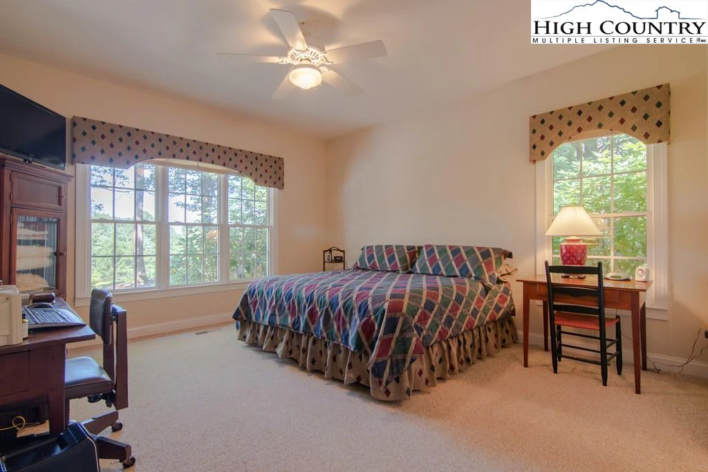 Image number 15 for the current listing