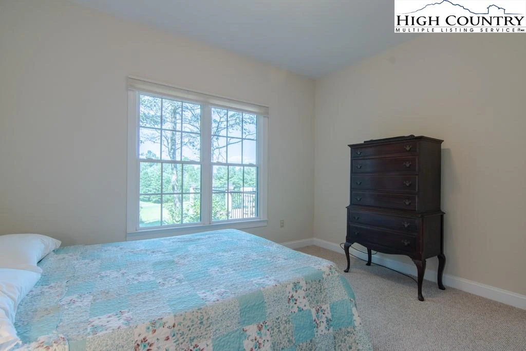 Image number 11 for the current listing