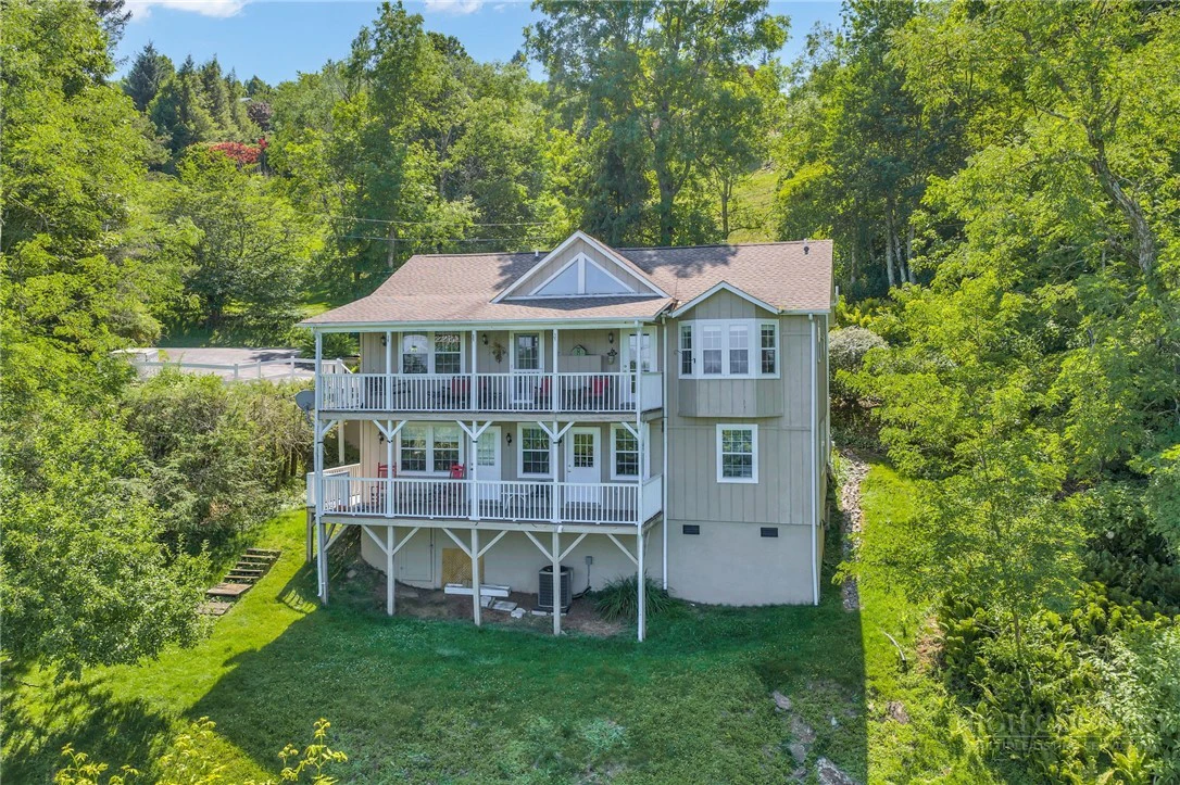 Image number 1 for the current listing