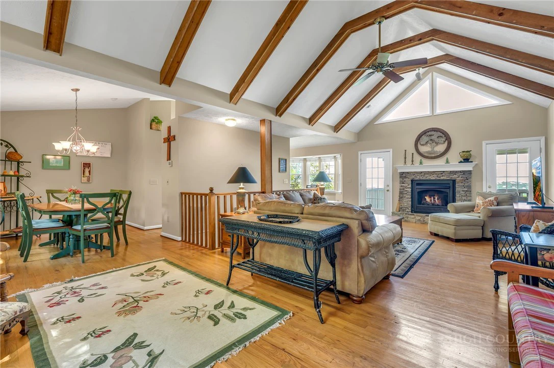 Image number 4 for the current listing