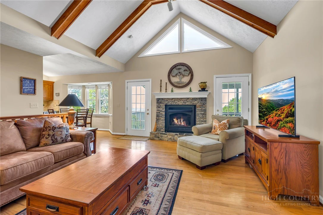Image number 5 for the current listing