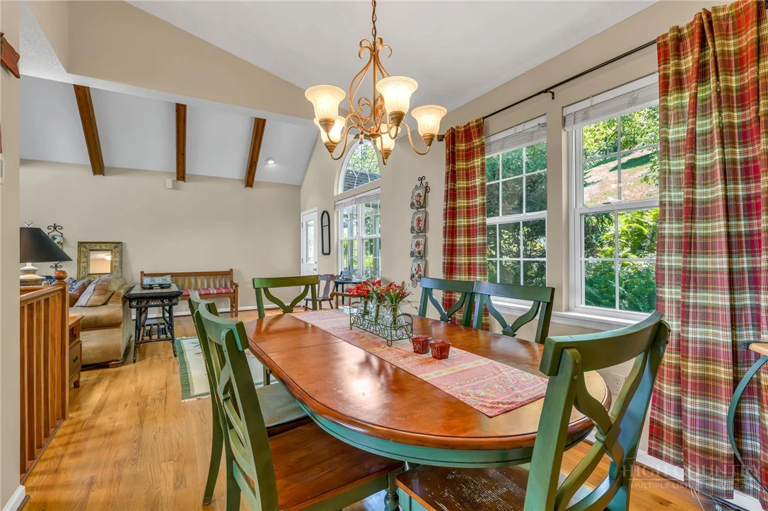 Image number 8 for the current listing