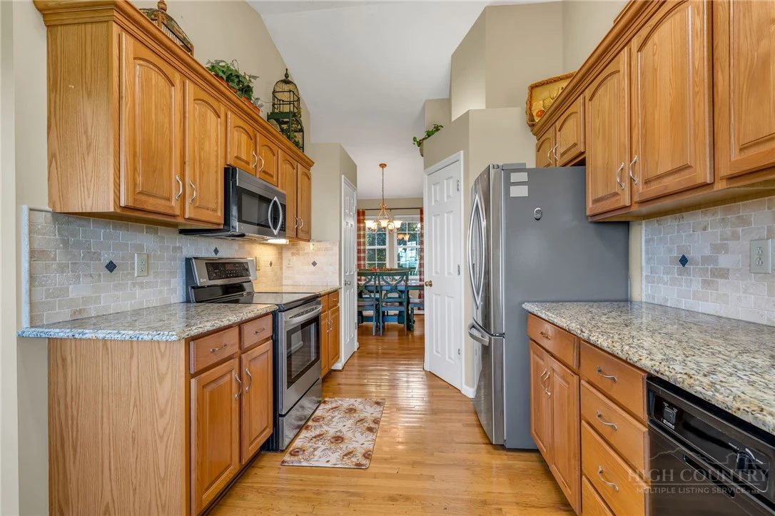 Image number 9 for the current listing