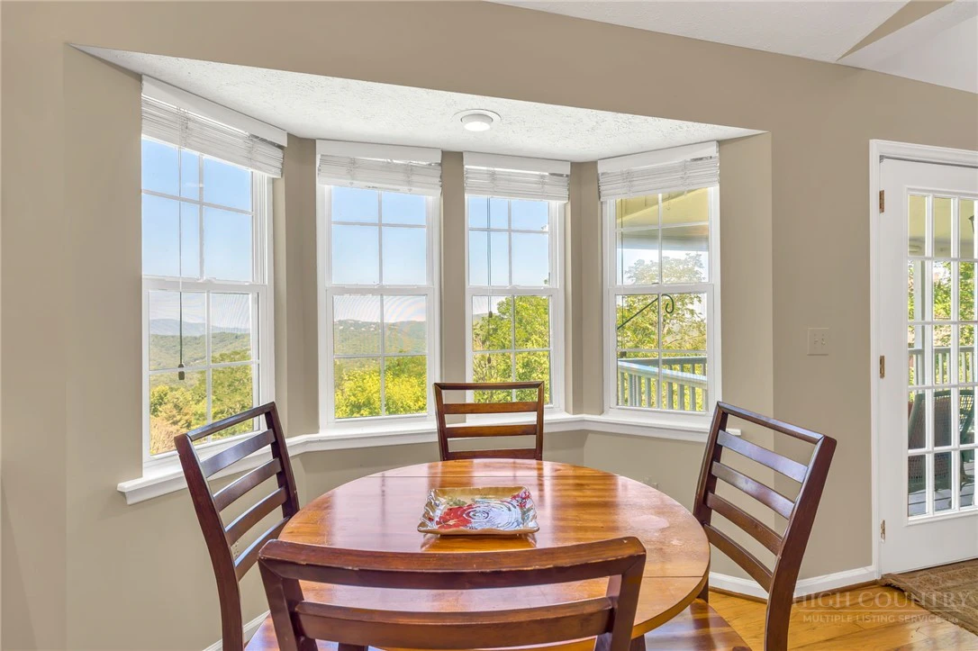 Image number 11 for the current listing