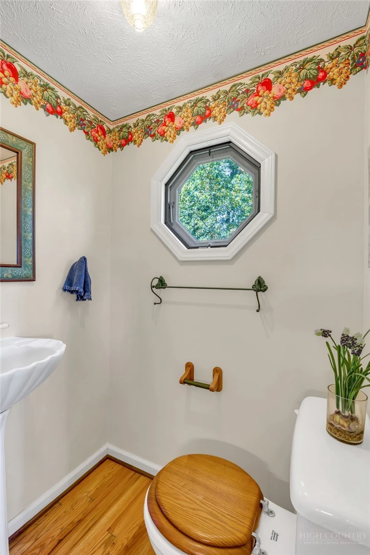 Image number 12 for the current listing