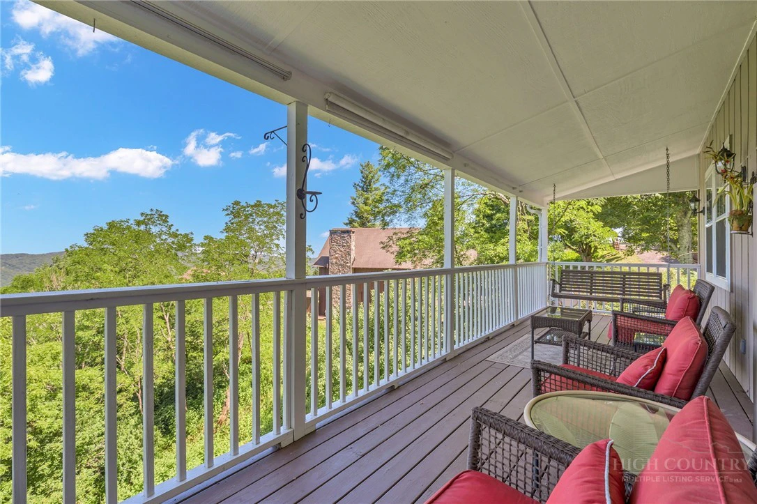 Image number 19 for the current listing