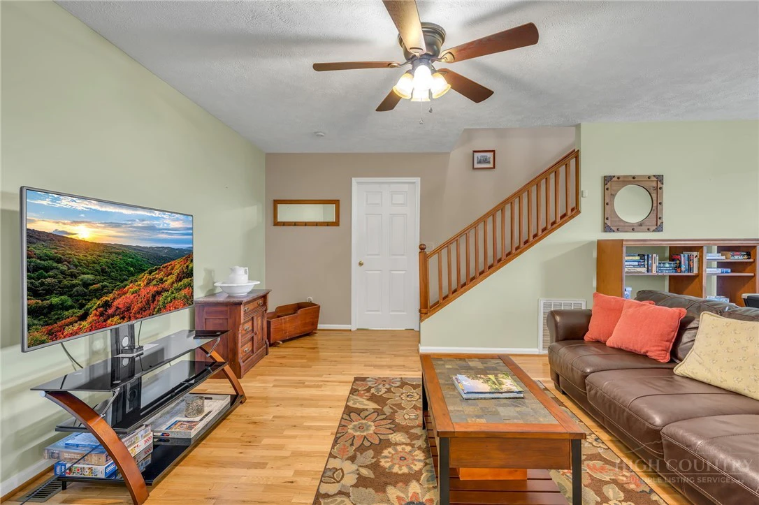 Image number 21 for the current listing