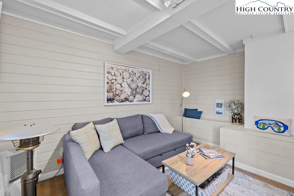 Image number 8 for the current listing