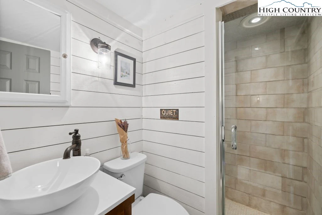 Image number 10 for the current listing