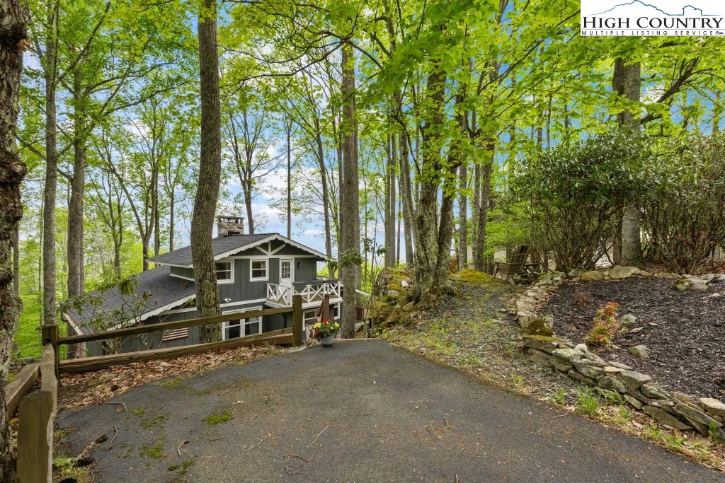 Image number 14 for the current listing