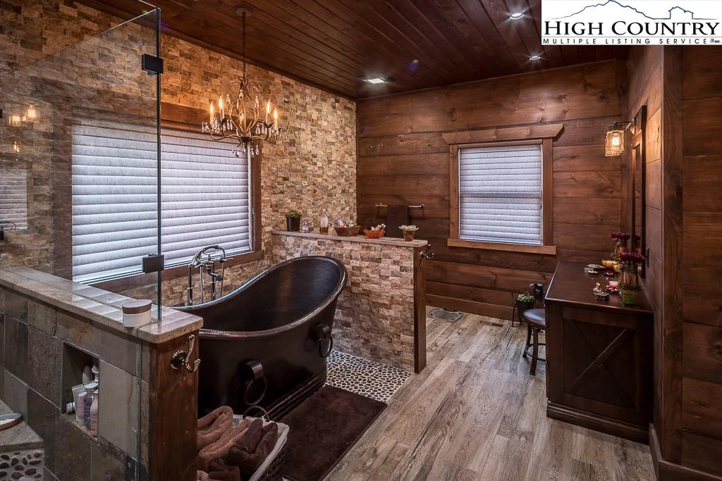 Image number 3 for the current listing