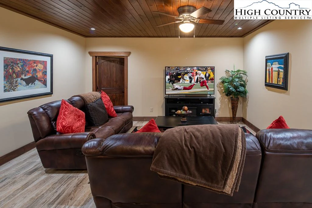 Image number 12 for the current listing