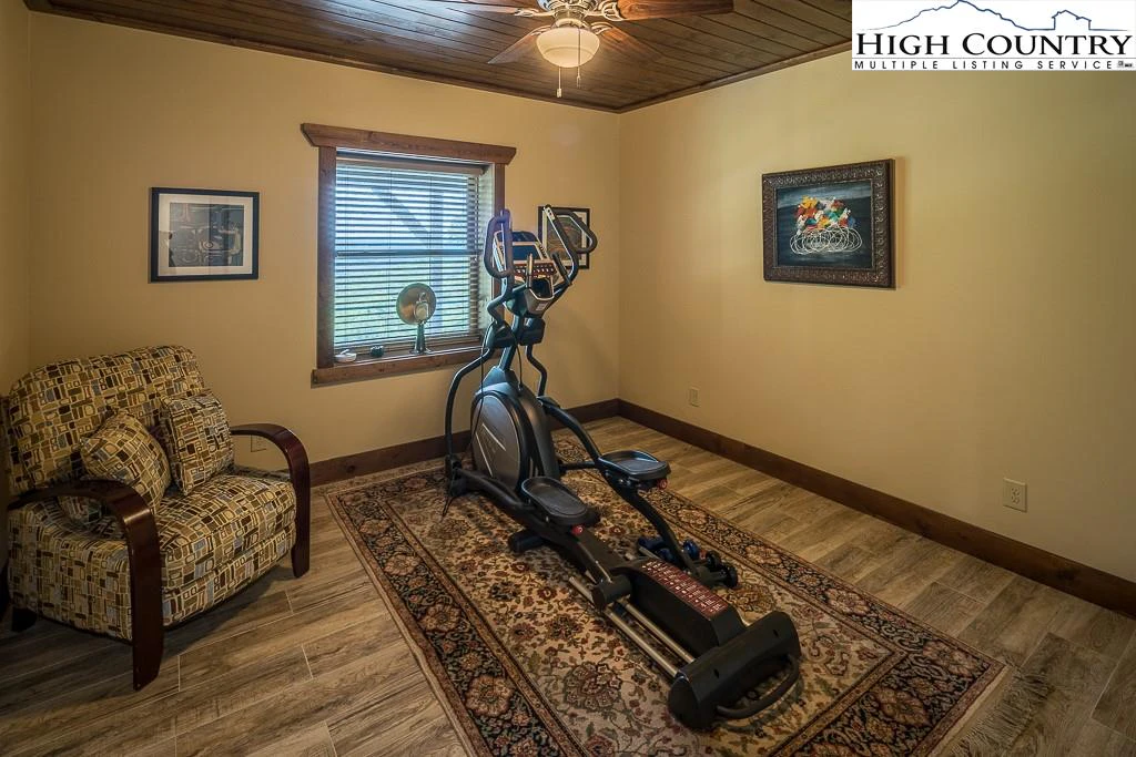 Image number 16 for the current listing