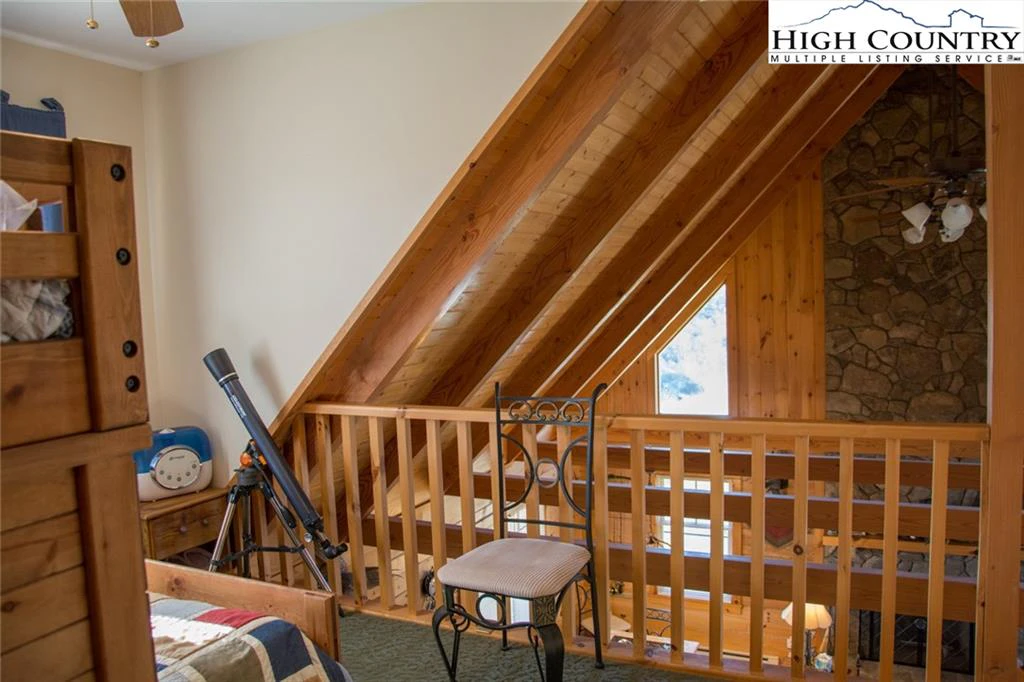 Image number 14 for the current listing