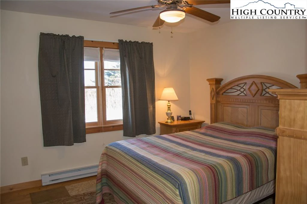Image number 13 for the current listing