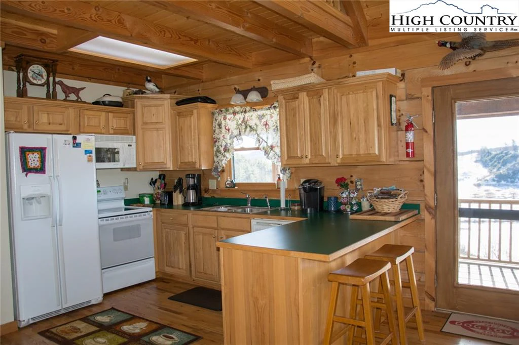 Image number 20 for the current listing