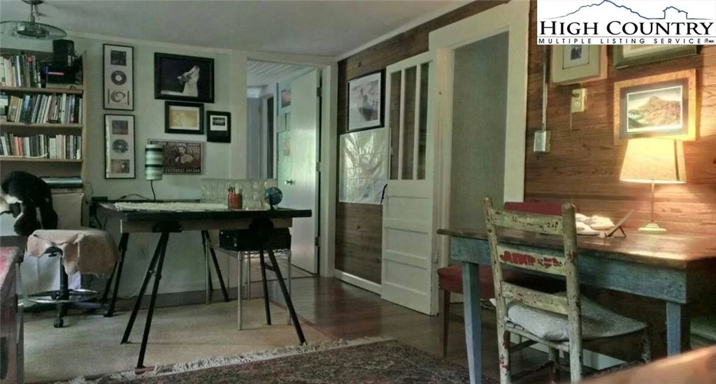 Image number 13 for the current listing