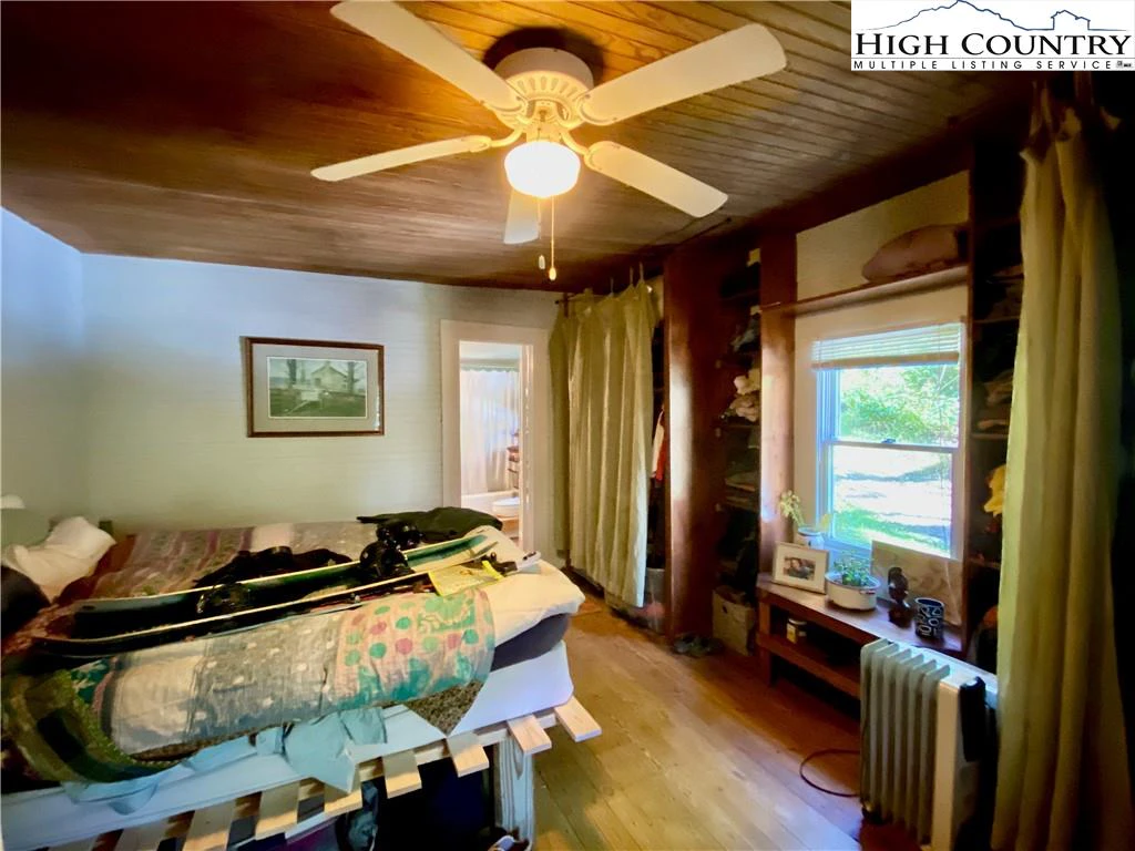 Image number 2 for the current listing