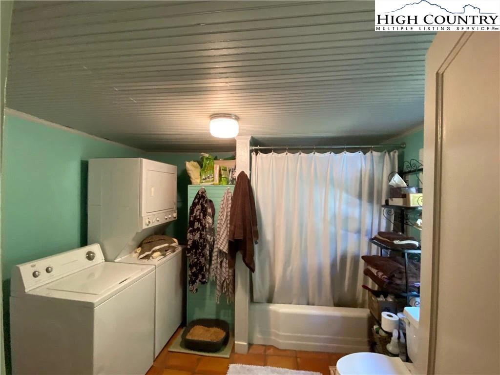Image number 12 for the current listing