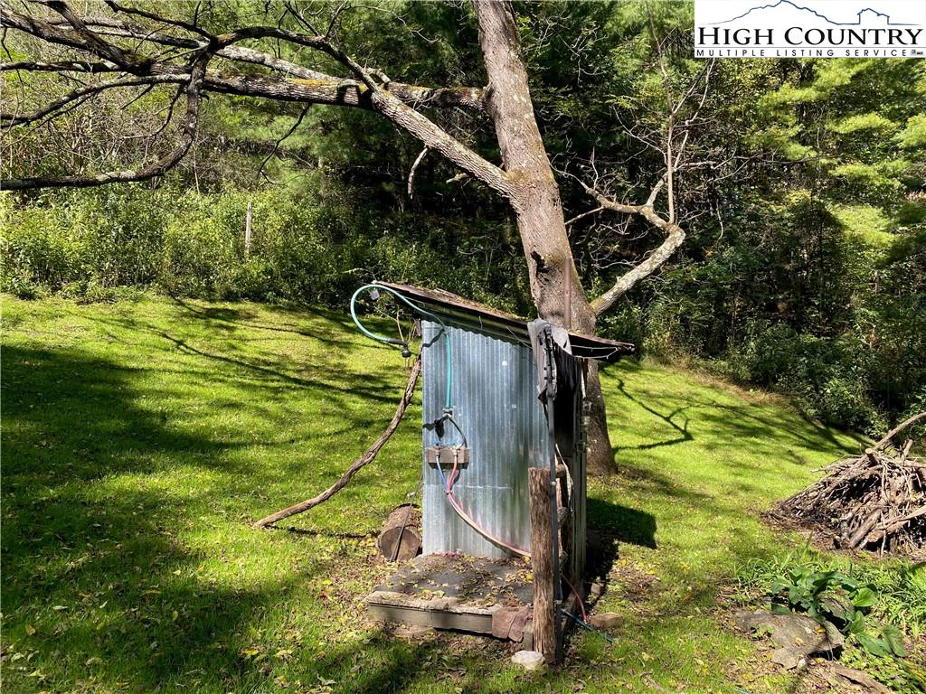 Image number 11 for the current listing