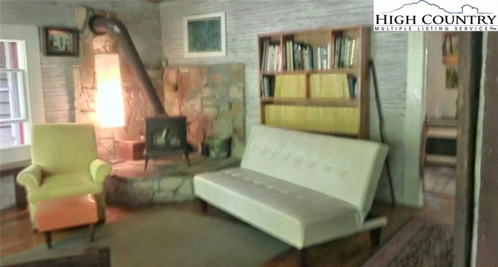 Image number 19 for the current listing