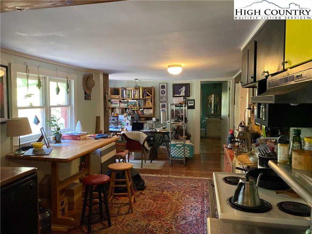 Image number 14 for the current listing