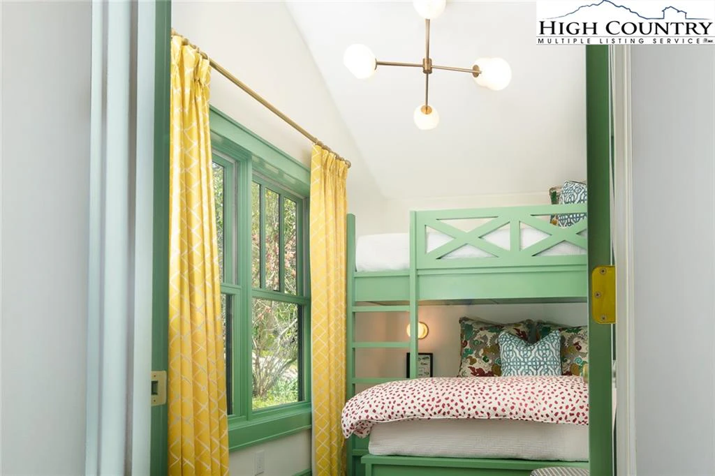 Image number 2 for the current listing