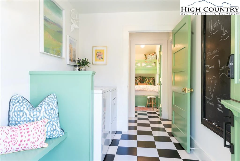 Image number 14 for the current listing