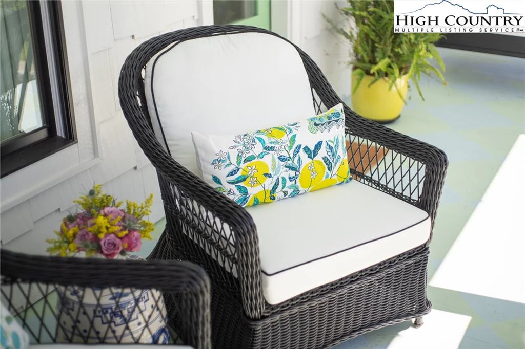 Image number 9 for the current listing