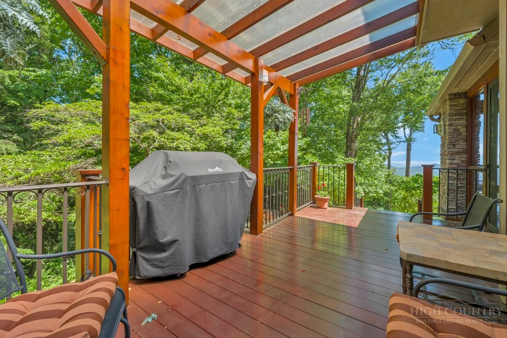 Image number 14 for the current listing