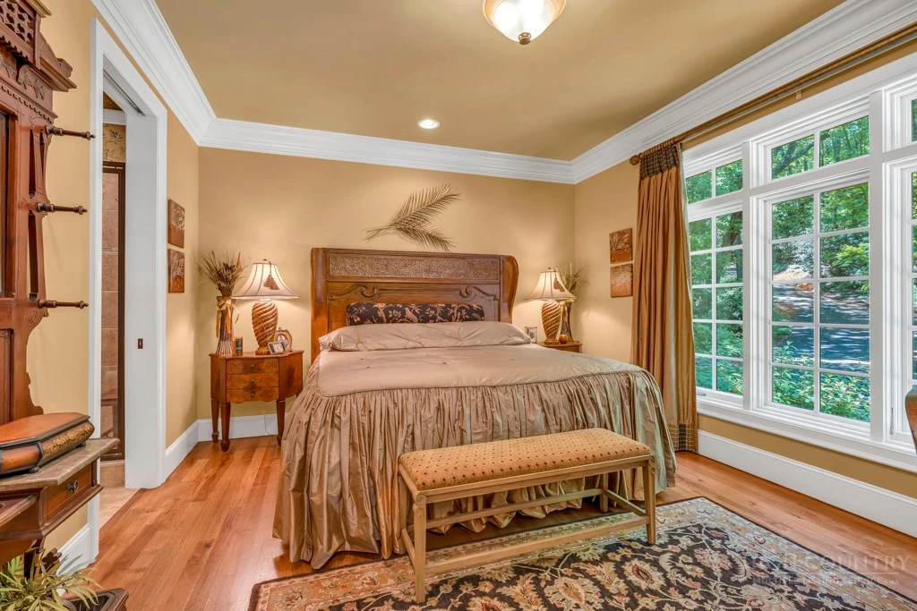 Image number 10 for the current listing