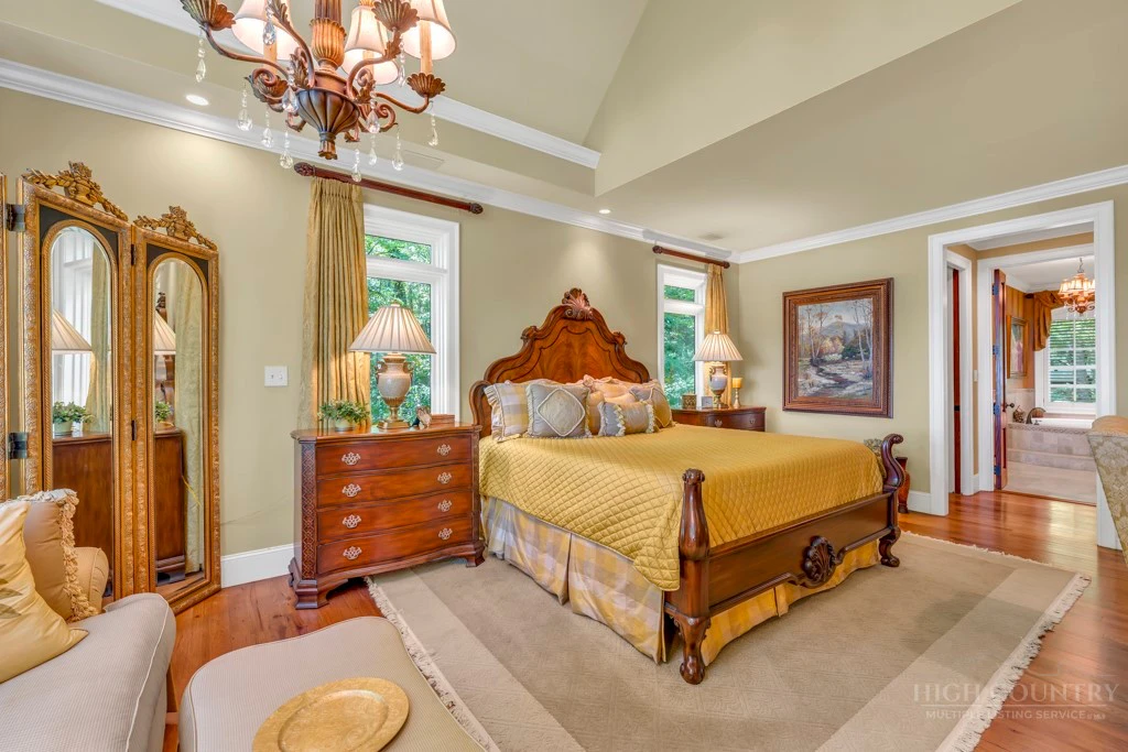 Image number 5 for the current listing