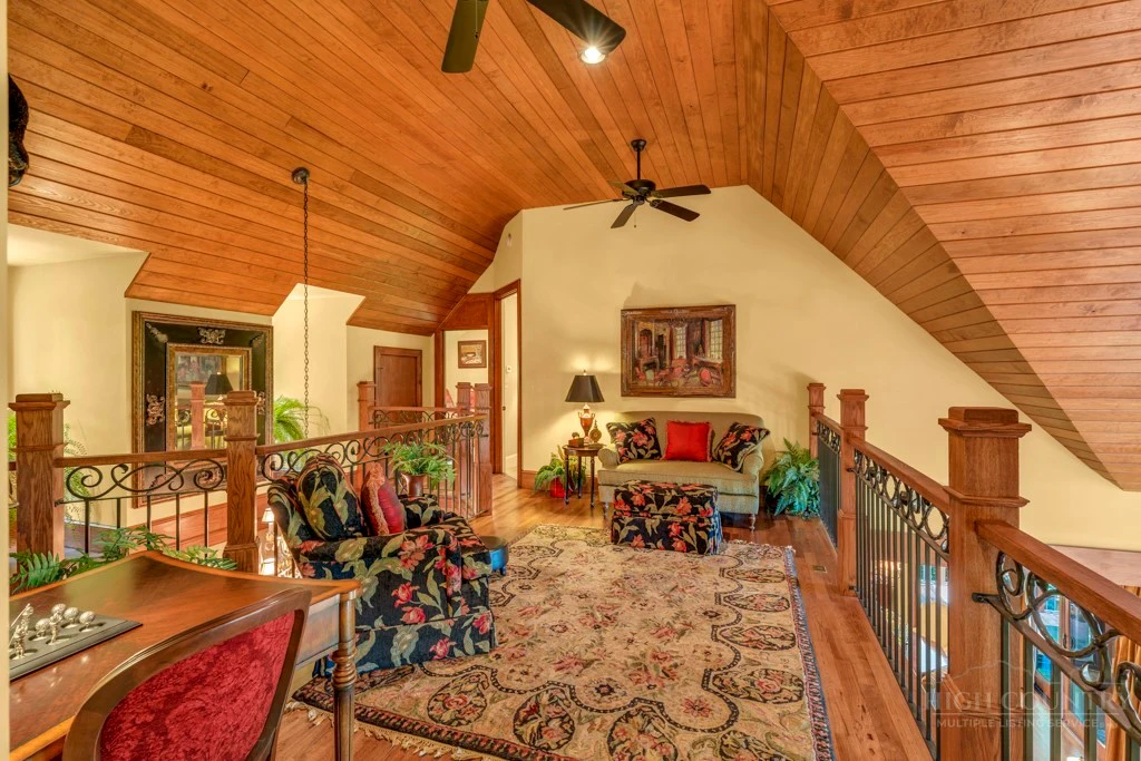 Image number 16 for the current listing