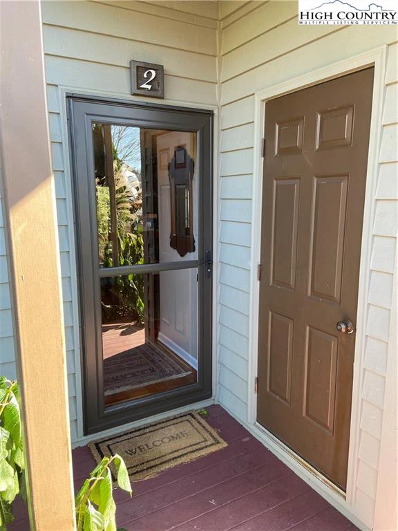 Image number 1 for the current listing