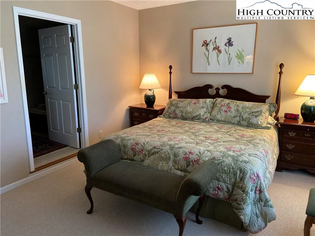 Image number 13 for the current listing