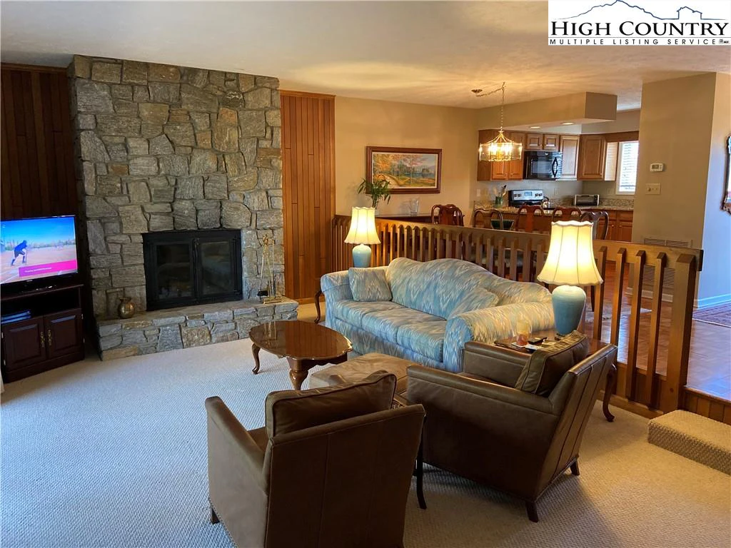 Image number 19 for the current listing