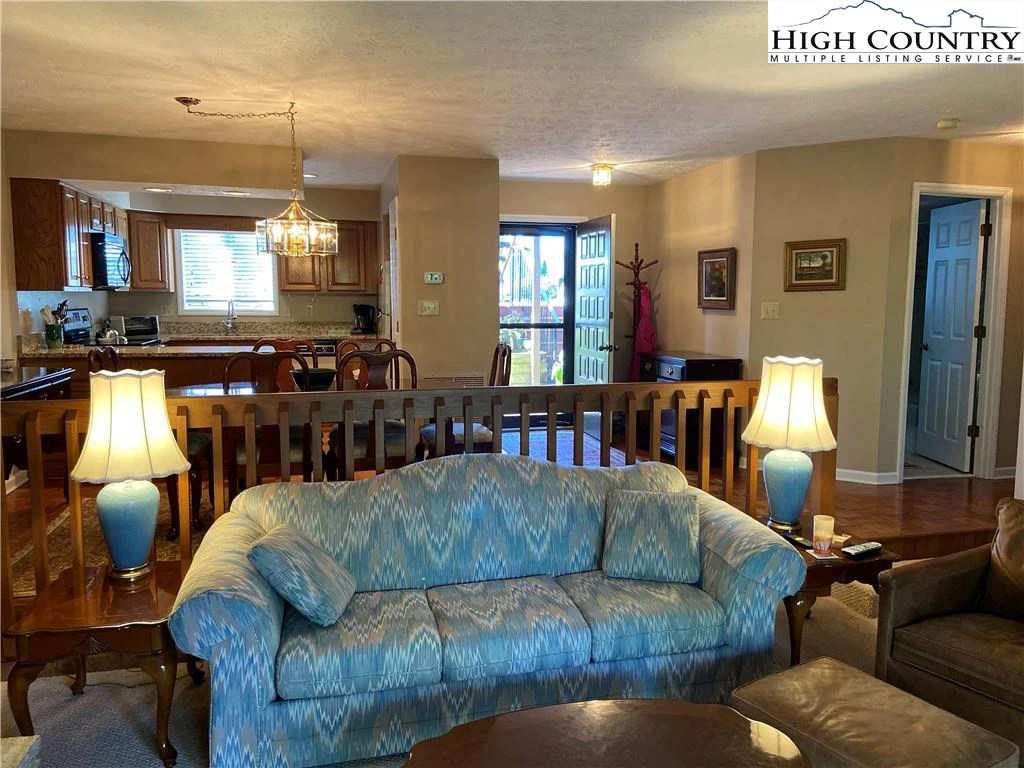 Image number 18 for the current listing