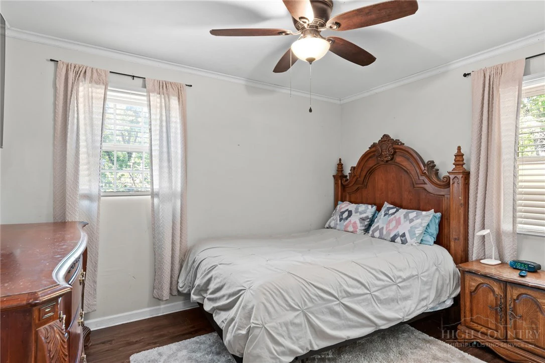Image number 14 for the current listing