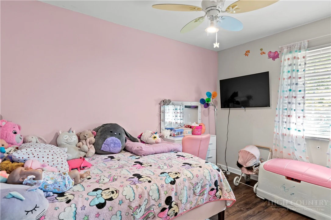 Image number 19 for the current listing