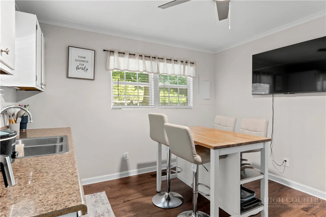 Image number 12 for the current listing