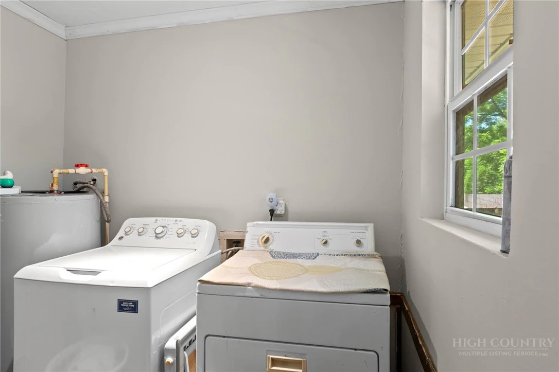Image number 13 for the current listing