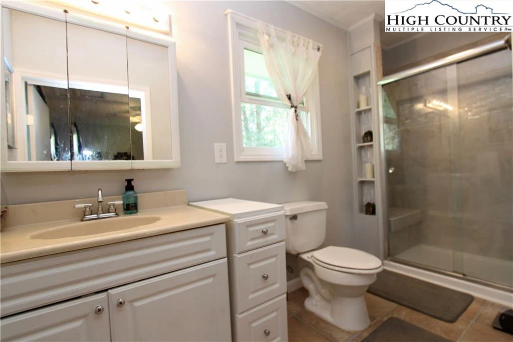 Image number 19 for the current listing