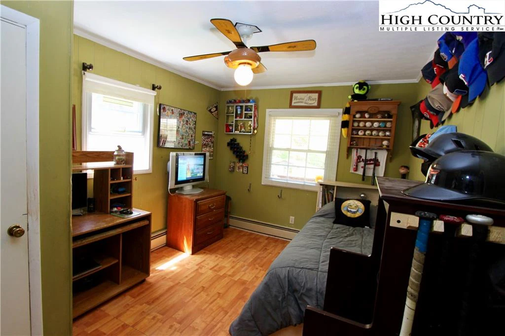 Image number 4 for the current listing