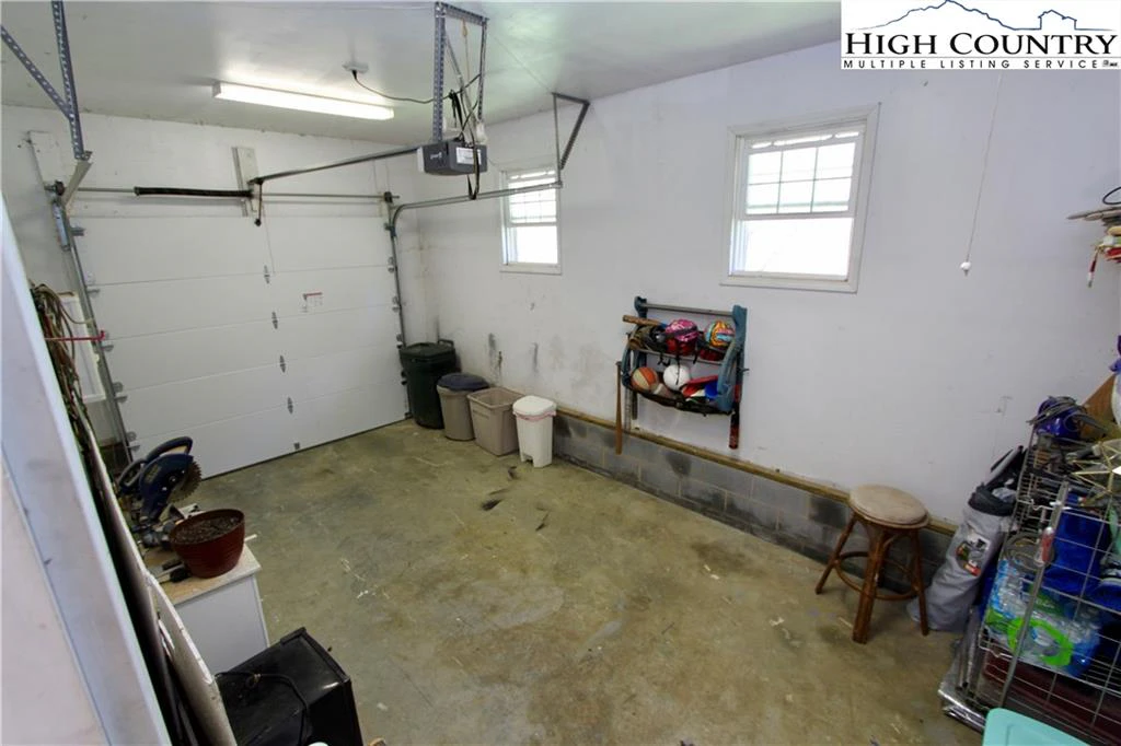 Image number 11 for the current listing