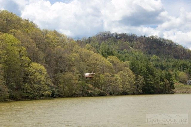 Image number 2 for the current listing