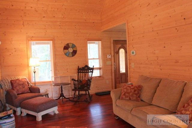 Image number 9 for the current listing