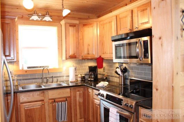 Image number 8 for the current listing