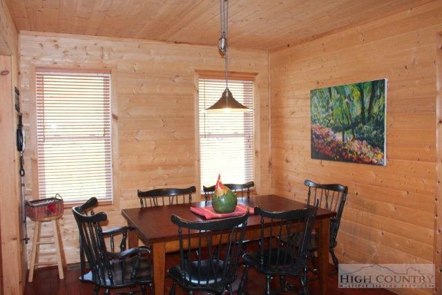 Image number 7 for the current listing