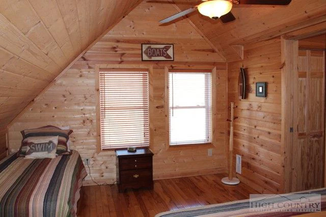 Image number 4 for the current listing