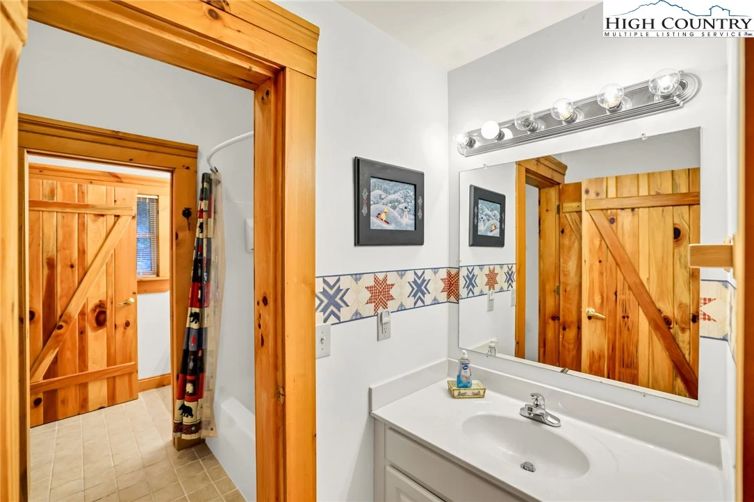Image number 8 for the current listing